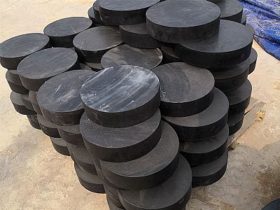 梅州板式橡胶支座由若干层橡胶片与薄钢板经加压硫化